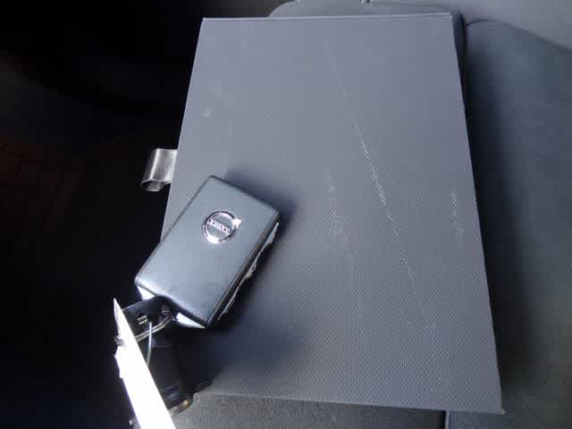 Thumbnail: 2023 Volvo C40 - 41