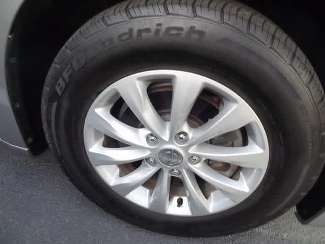 Thumbnail: 2017 Chrysler Pacifica - 16