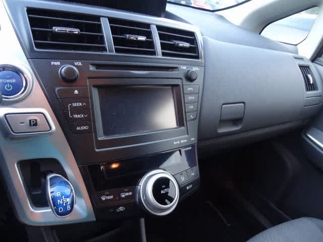 Thumbnail: 2012 Toyota Prius v - 9