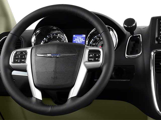 Thumbnail: 2013 Chrysler Town & Country - 7