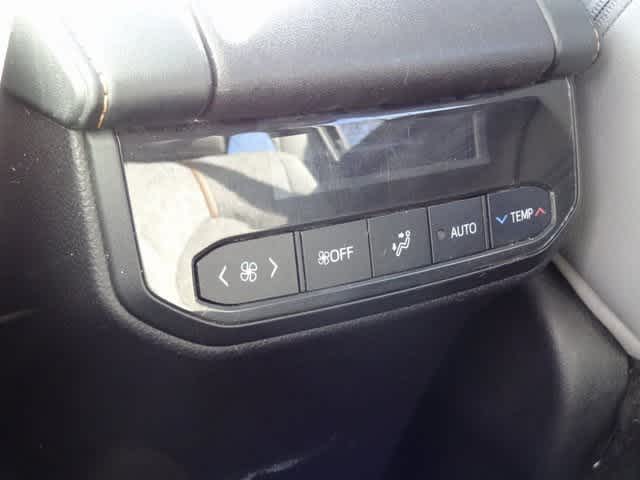 Thumbnail: 2023 Toyota Highlander - 19