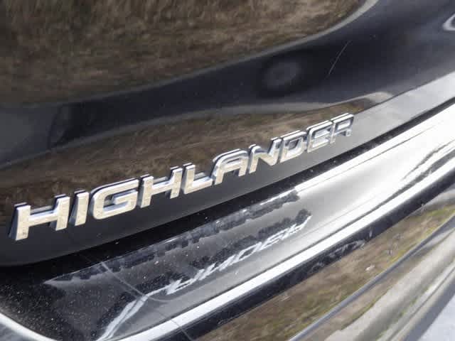 Thumbnail: 2023 Toyota Highlander - 17