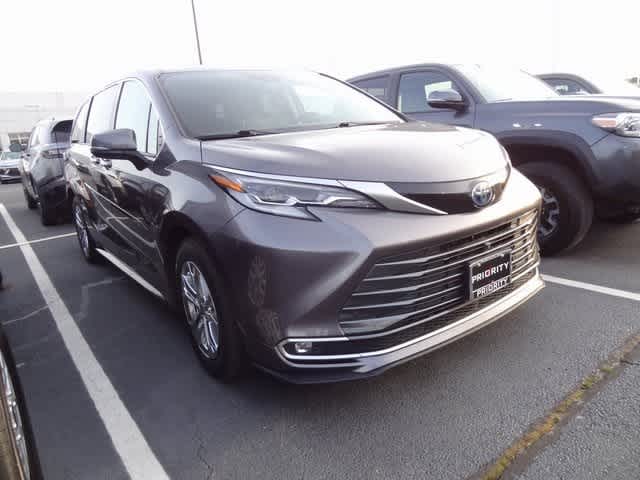 Thumbnail: 2023 Toyota Sienna - 3