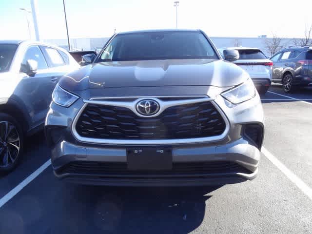 Thumbnail: 2023 Toyota Highlander - 8