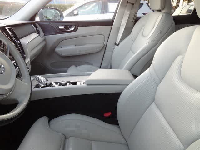 Thumbnail: 2022 Volvo XC60 - 9