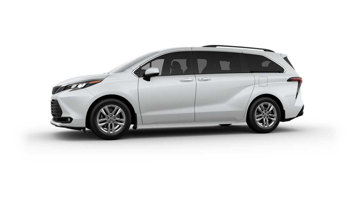 Thumbnail: 2025 Toyota Sienna - 3