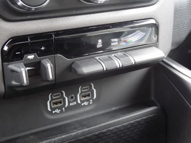 Thumbnail: 2023 RAM 1500 - 32