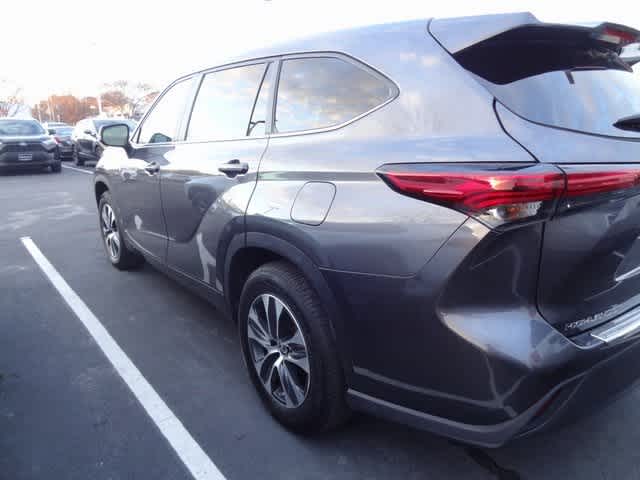 Thumbnail: 2023 Toyota Highlander - 4