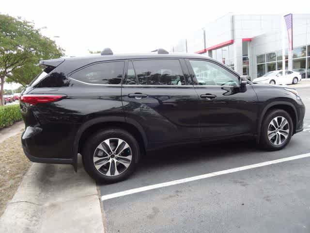 Thumbnail: 2021 Toyota Highlander - 4