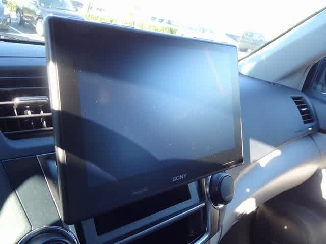 Thumbnail: 2013 Toyota Highlander - 8