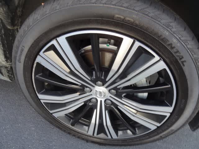 Thumbnail: 2022 Volvo XC60 - 16