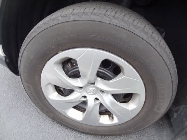 Thumbnail: 2022 Toyota RAV4 - 13