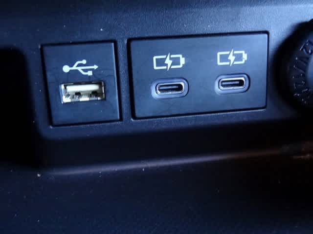 Thumbnail: 2023 Toyota Highlander - 14