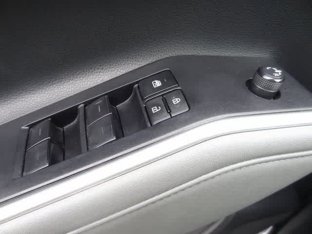 Thumbnail: 2023 Toyota Highlander - 20