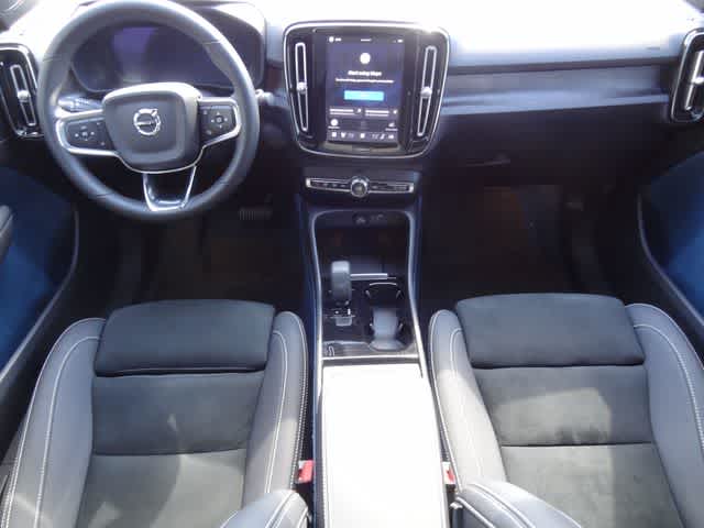 Thumbnail: 2023 Volvo C40 - 16