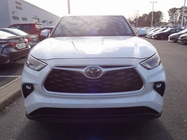 Thumbnail: 2023 Toyota Highlander - 2
