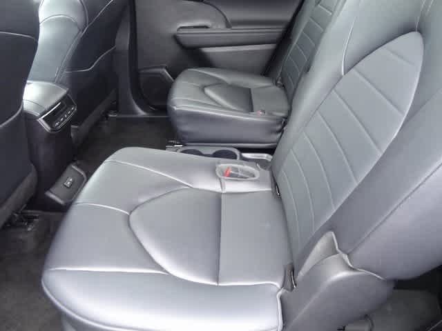 Thumbnail: 2023 Toyota Highlander - 24