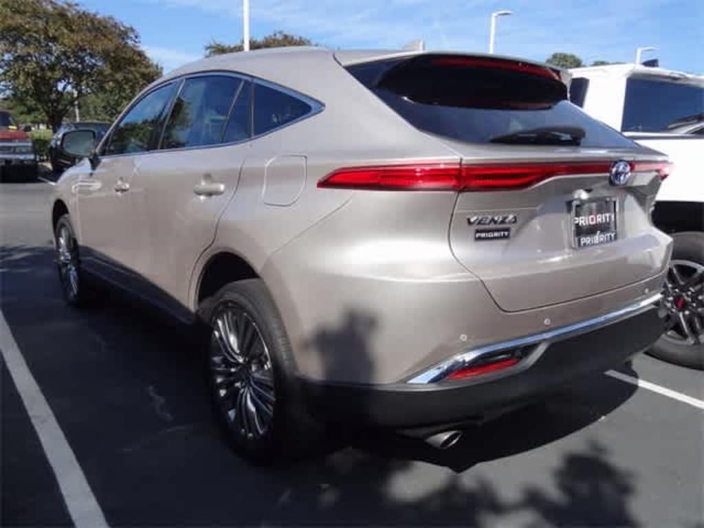 Used 2022 Toyota Venza XLE SUV