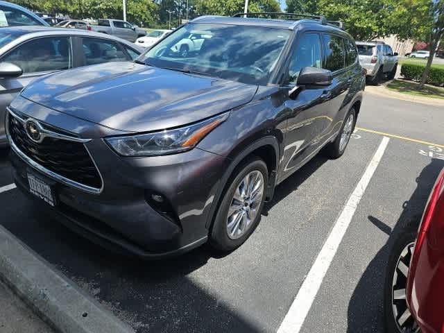 Thumbnail: 2022 Toyota Highlander - 5