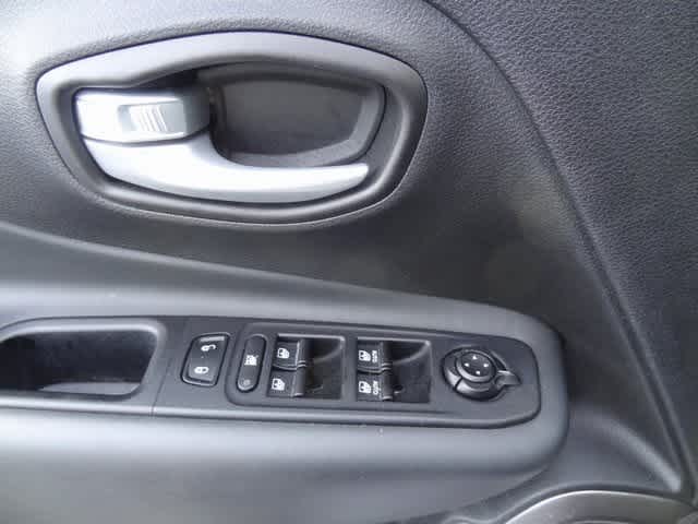 Thumbnail: 2023 Jeep Renegade - 10