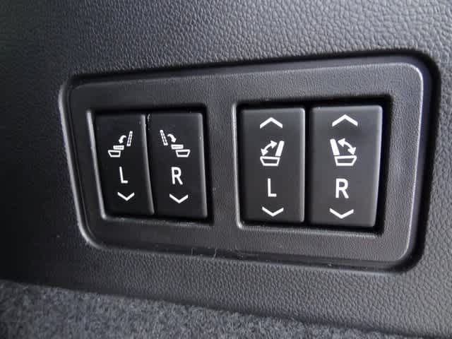 Thumbnail: 2021 Cadillac XT6 - 12