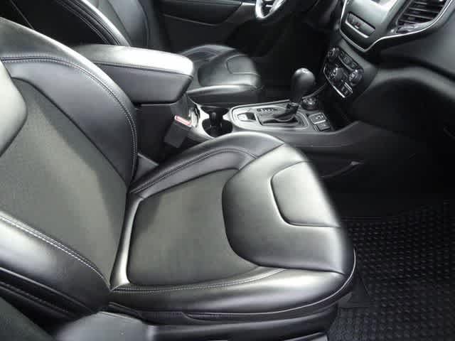 Thumbnail: 2020 Jeep Cherokee - 24