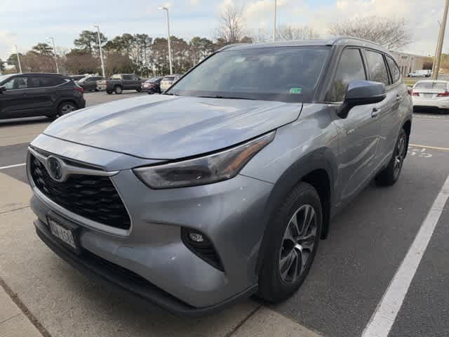 2021 Toyota Highlander XLE Hero Image