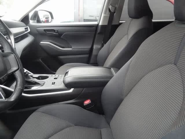 Thumbnail: 2023 Toyota Highlander - 9