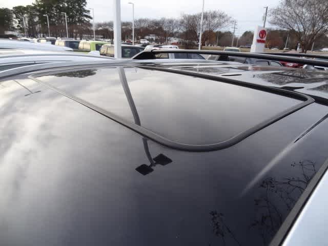 Thumbnail: 2023 Toyota Highlander - 16