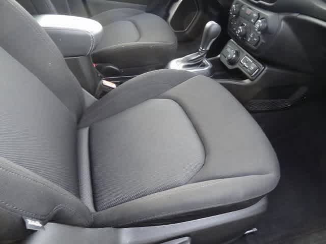 Thumbnail: 2023 Jeep Renegade - 25