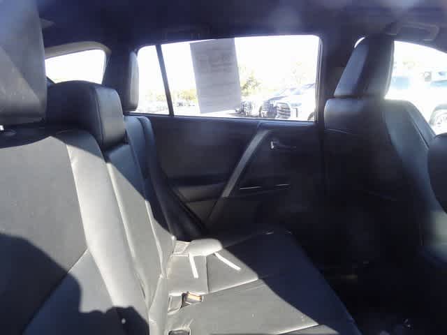 Thumbnail: 2016 Toyota RAV4 - 10