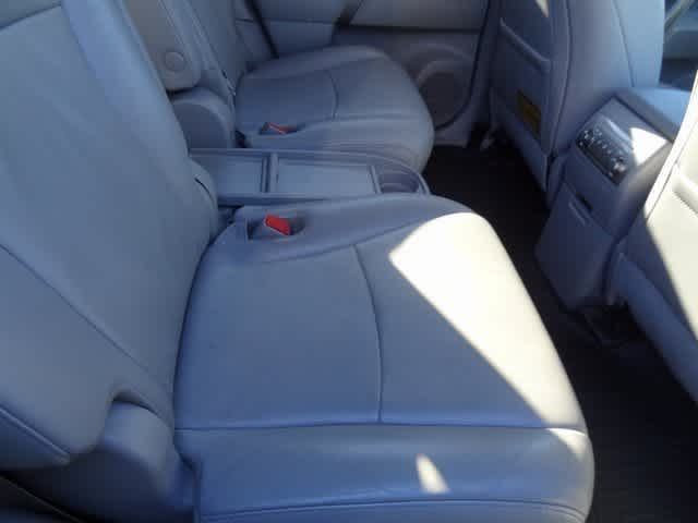 Thumbnail: 2013 Toyota Highlander - 23
