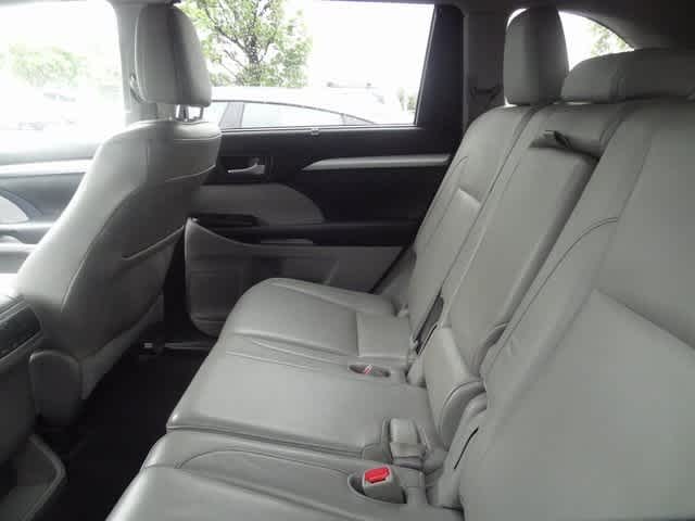 Thumbnail: 2015 Toyota Highlander - 9