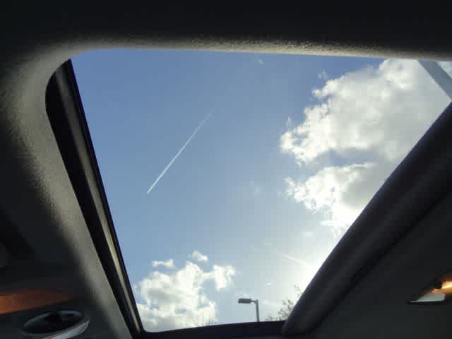 Thumbnail: 2015 Toyota Prius - 18