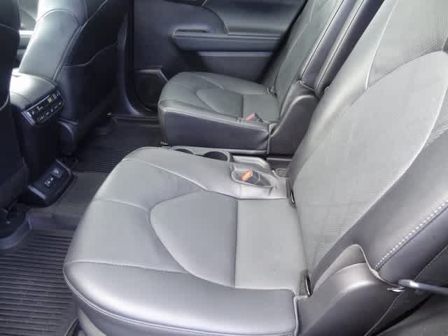 Thumbnail: 2022 Toyota Highlander - 9