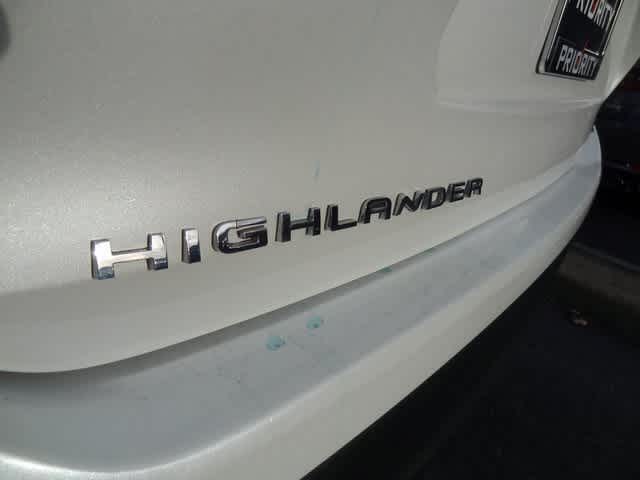 Thumbnail: 2023 Toyota Highlander - 20