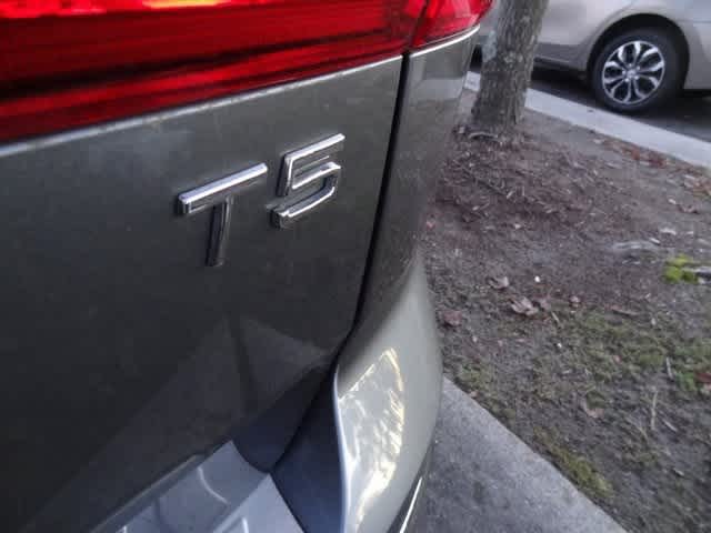 Thumbnail: 2021 Volvo XC60 - 17