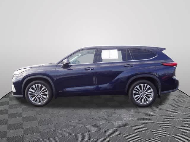 Thumbnail: 2022 Toyota Highlander - 2