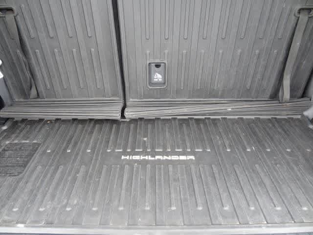 Thumbnail: 2023 Toyota Highlander - 10