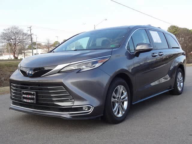 Thumbnail: 2023 Toyota Sienna - 3