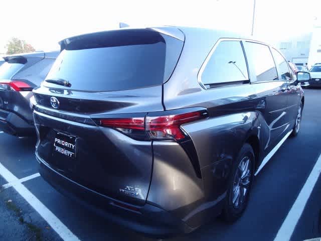 Thumbnail: 2022 Toyota Sienna - 4