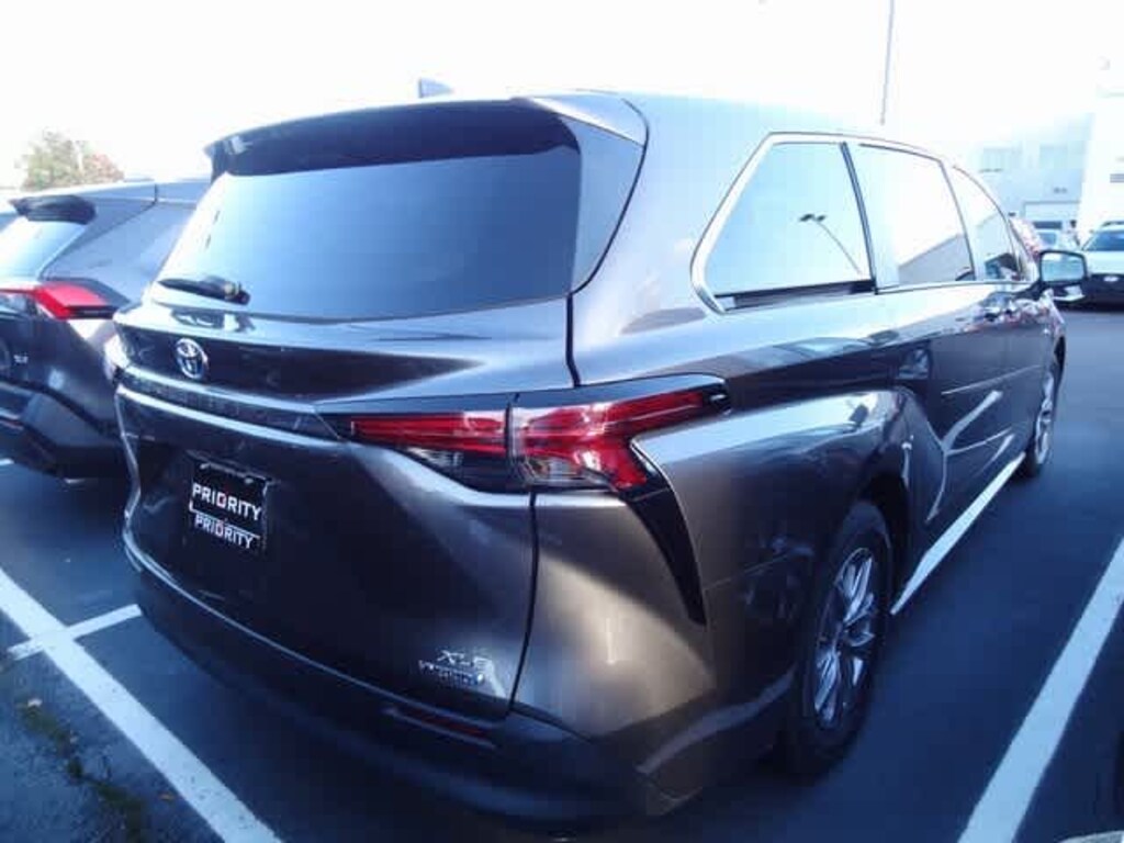 Certified 2022 Toyota Sienna XLE 7 Passenger Van Passenger Van