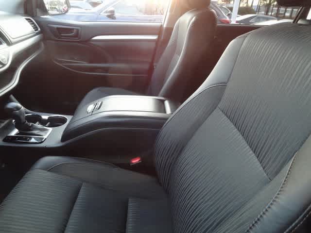 Thumbnail: 2019 Toyota Highlander - 9