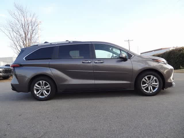 Thumbnail: 2023 Toyota Sienna - 9