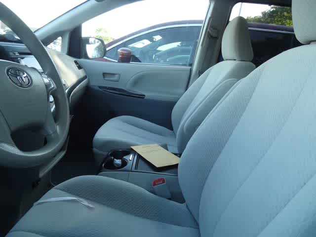 Thumbnail: 2012 Toyota Sienna - 8