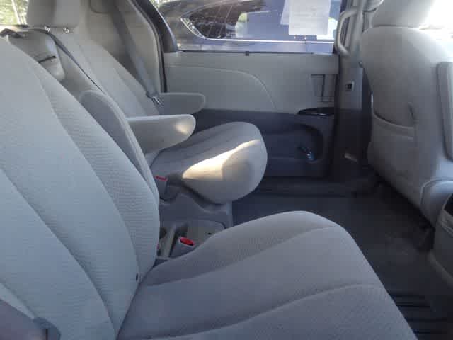 Thumbnail: 2012 Toyota Sienna - 11