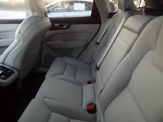 Thumbnail: 2022 Volvo XC60 - 10