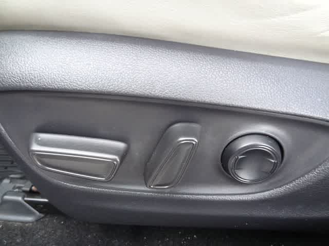 Thumbnail: 2021 Toyota RAV4 - 7