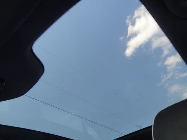 Thumbnail: 2023 Volvo C40 - 8
