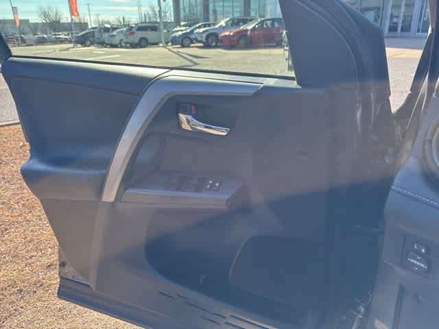 Thumbnail: 2016 Toyota RAV4 - 4